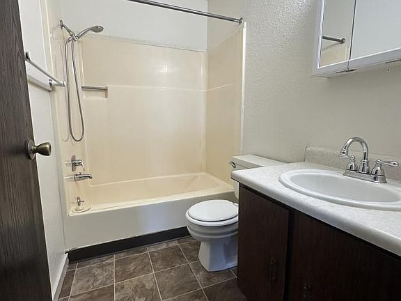 5th image of 1141 28th St W #21