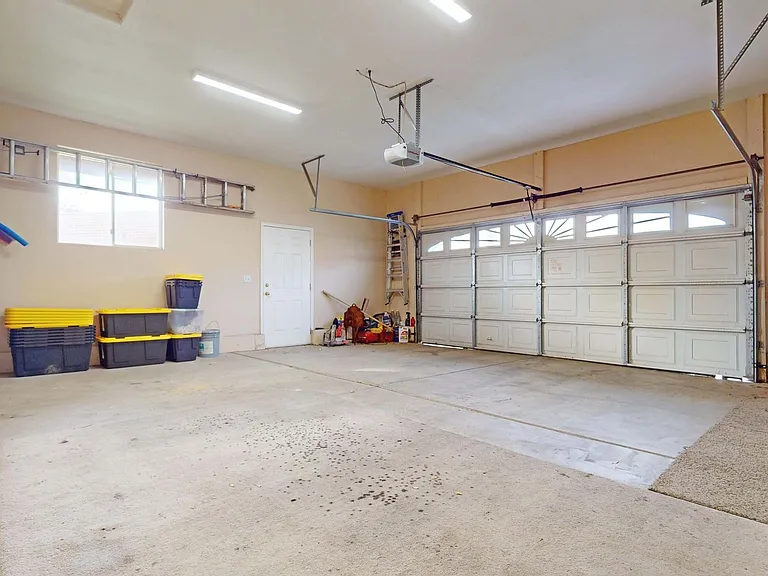 853 W Kestrel Ct — Photo 36