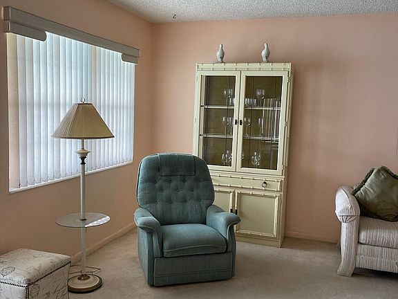 4th image of 108 Camden E