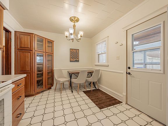 5th image of 1417 W 8th St