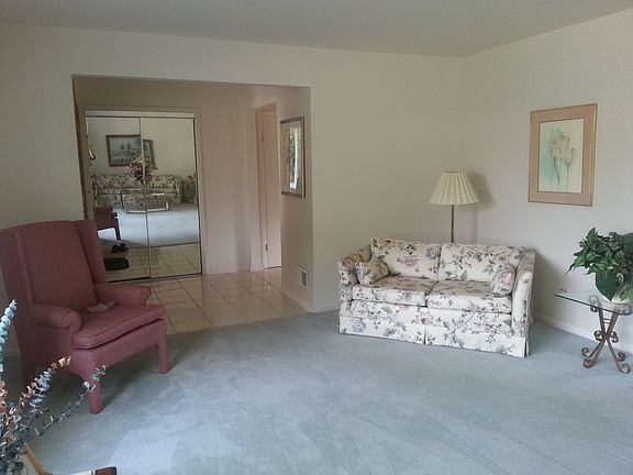 4th image of 2111 E Lillian Ln