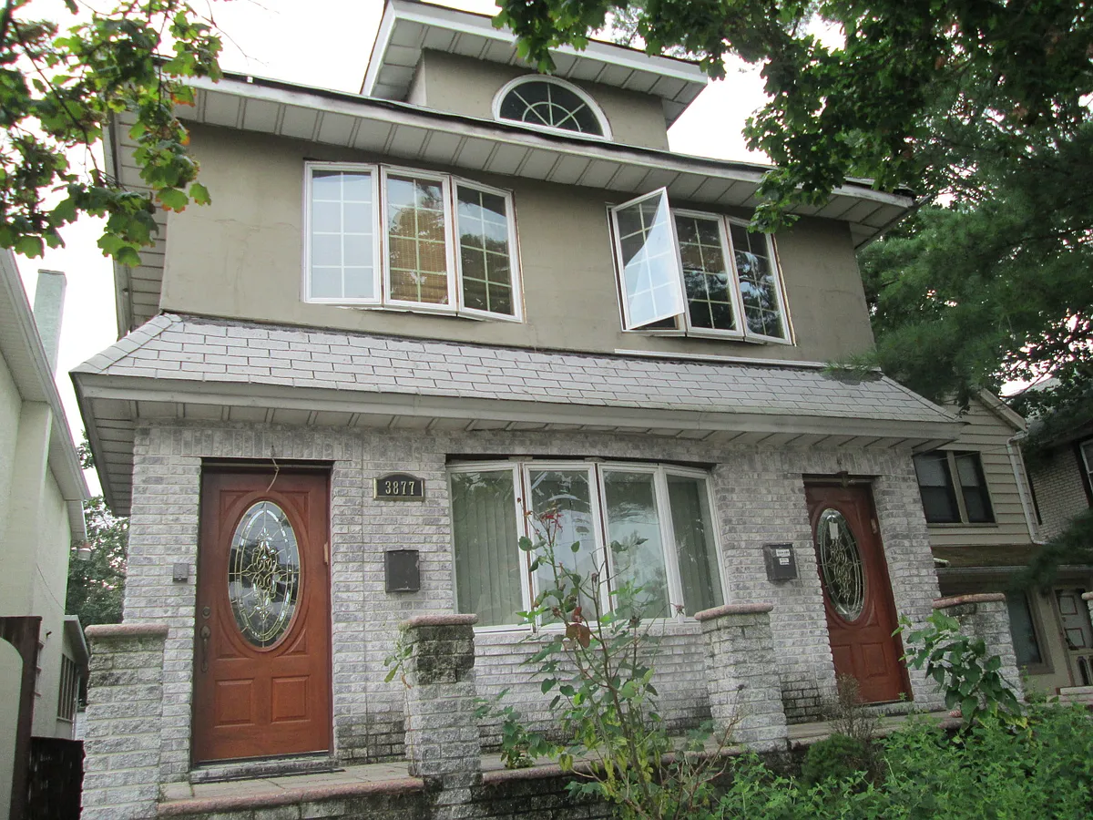 Building Photo - 3879 Bedford Ave #1