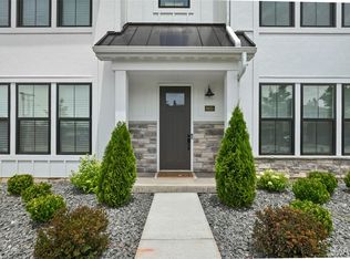 8933 Eager Rd, Saint Louis, MO 63144