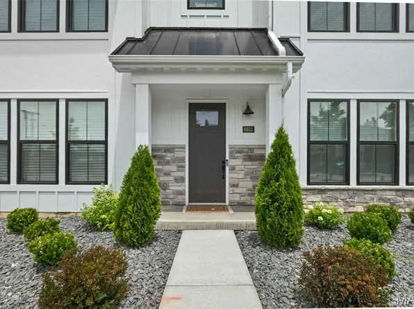 8933 Eager Rd, Saint Louis, MO 63144