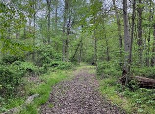 Reef Rd NE, Kensington, OH 44427