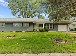 417 Whisper Ln, Belton, MO 64012