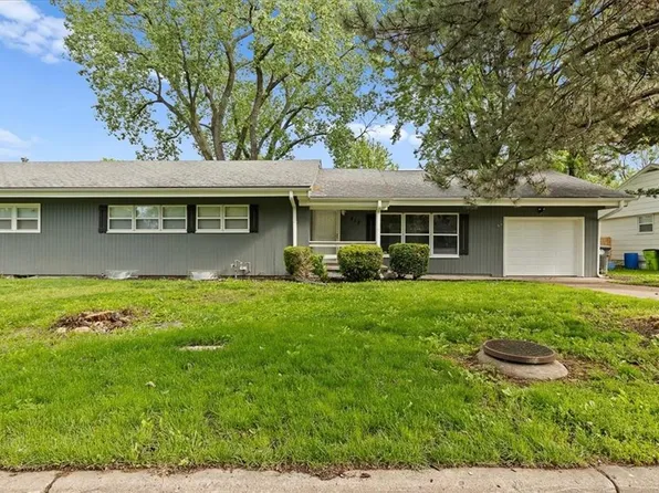 417 Whisper Ln, Belton, MO 64012