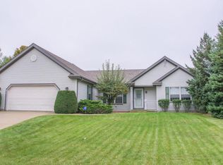 490 Garrison Dr, Lake Geneva, WI 53147