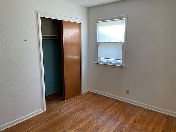 4th image of 90 33rd Ave SW