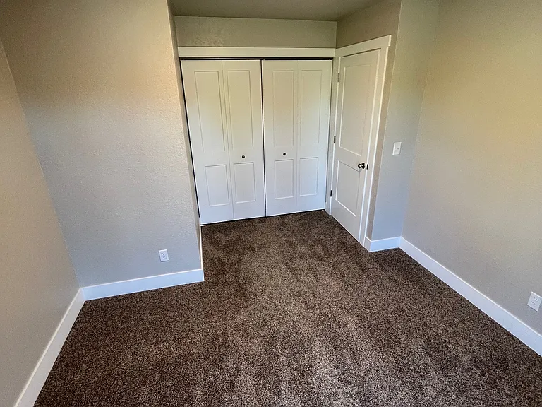 2852 Green Meadow Dr #J — Photo 10