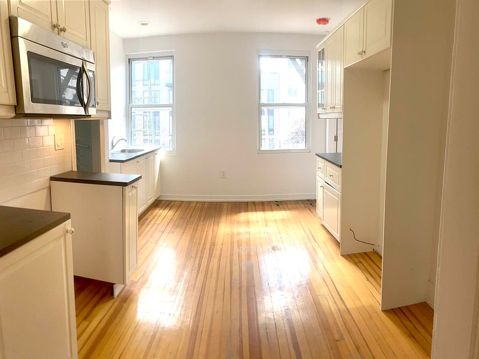 1st image of 18 Scholes St #1