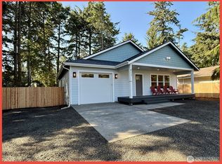 611 Weatherwax Loop NE, Ocean Shores, WA 98569
