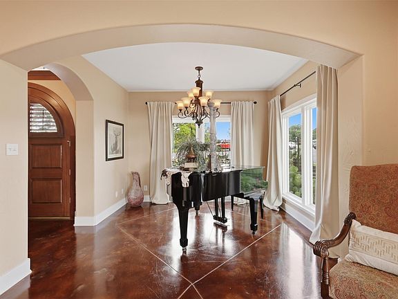4th image of 301 Stone Hill Dr #A