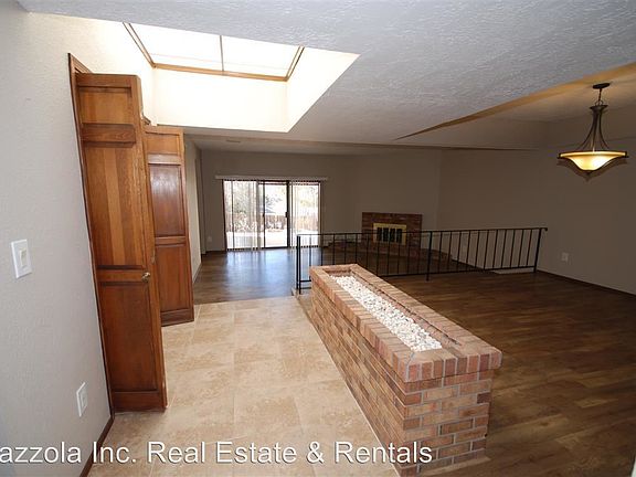 4th image of 2925 Candelita Ct NE