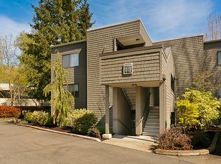 5602 S Riverside Ln APT 4, Portland, OR 97239