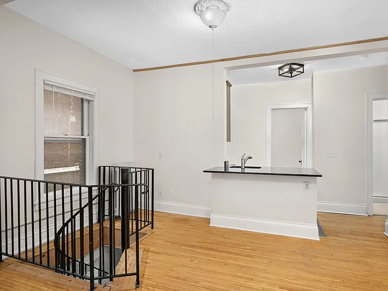 2875 Irving — Photo 15