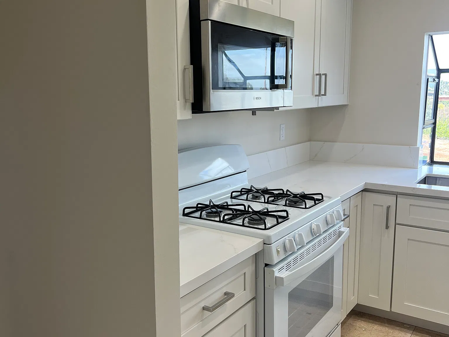 4 bed, 2.5 bath, 1522 sqft, $4,295 — Photo 3