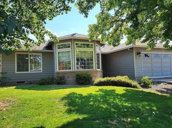 2926 Shasta Dr, Medford, OR 97504