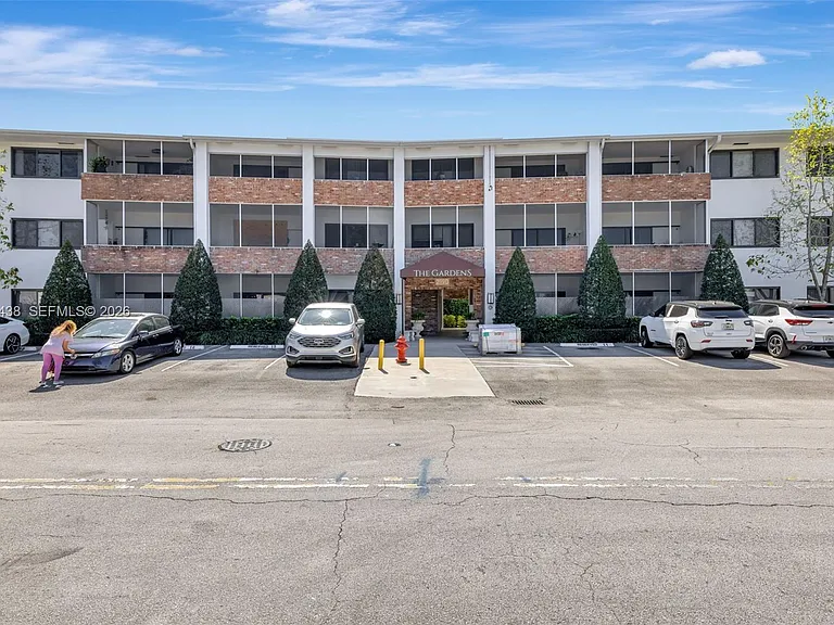 2190 NE 51st Ct #105 — Photo 32