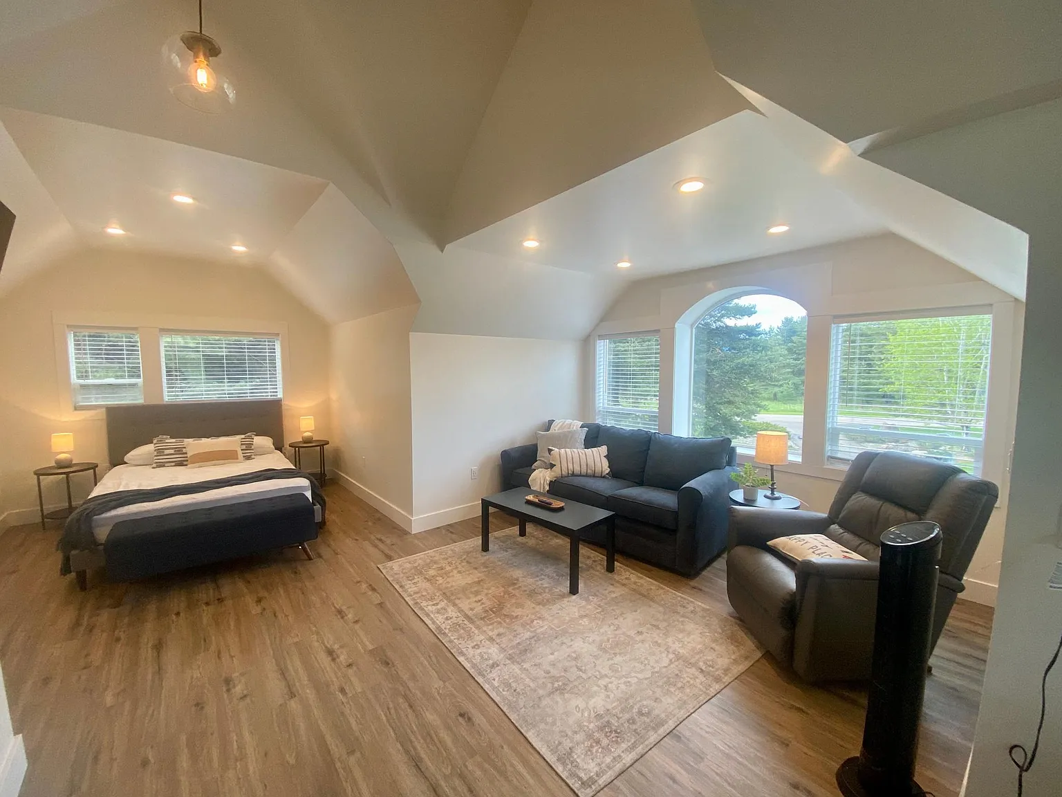 300 Plantation Dr — Photo 1