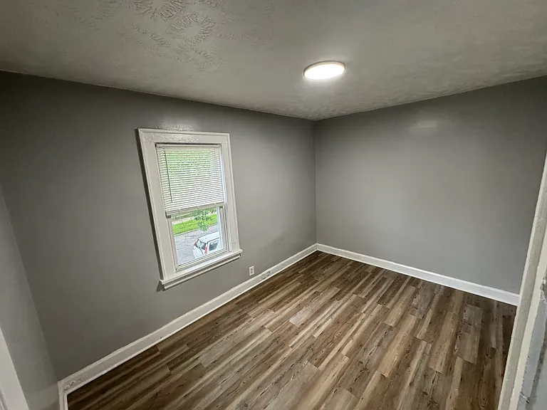 12701 Rexford Ave — Photo 14
