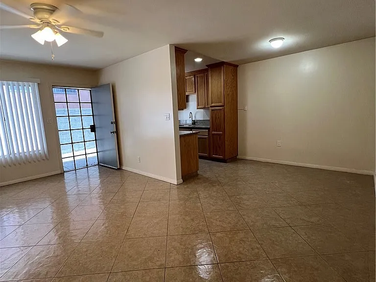 535 E Hazel St #4 — Photo 3