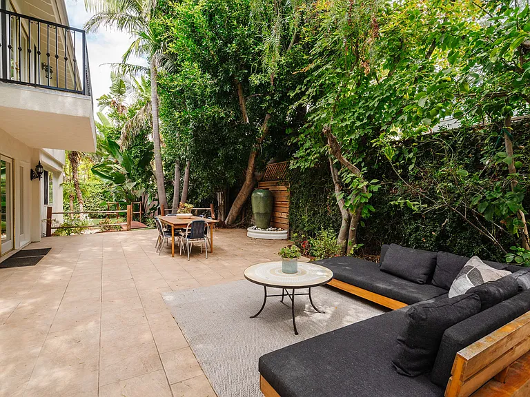 13230 Hesby St — Photo 38