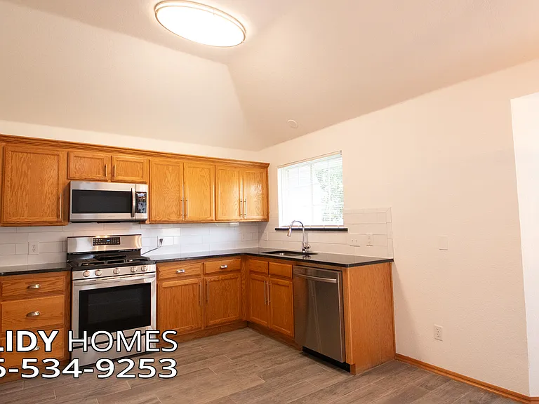 5004 SE 52nd St — Photo 14