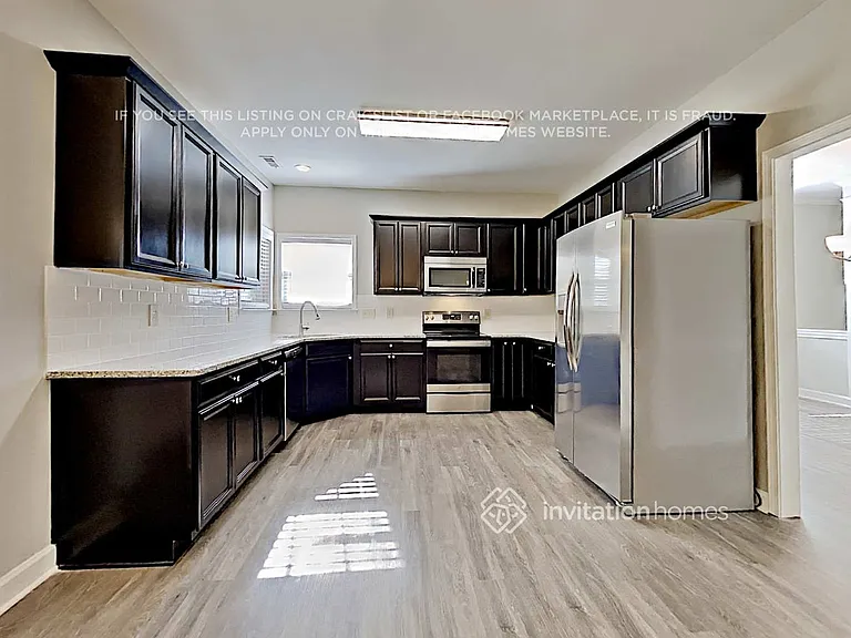 1600 Stoney Creek Ln — Photo 9