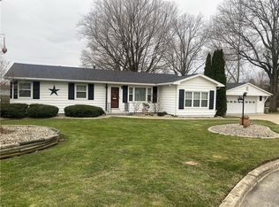 310 S Cedarwood Dr, Danville, IL