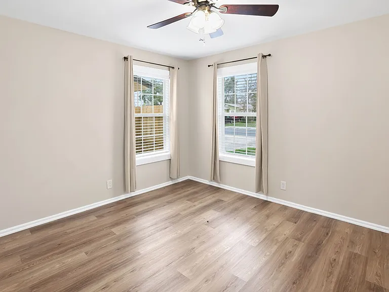 115 Harcourt Ave — Photo 16