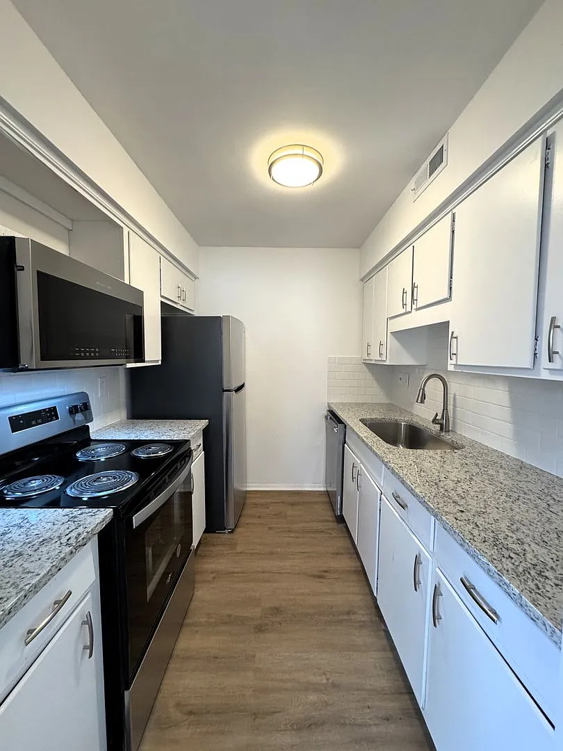 Move-In Special!! 1/2 Off First Month's Rent!! — Photo 1