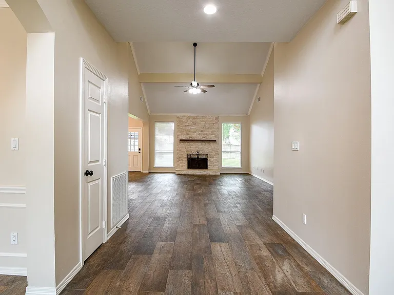 241 Blue Hill Dr — Photo 4