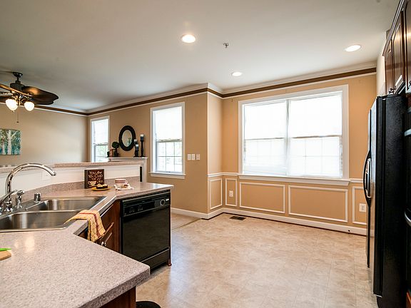4th image of 3402 Carriage Walk Ct #1