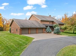 N3575 Williams Dr, Iron Mountain, MI 49801