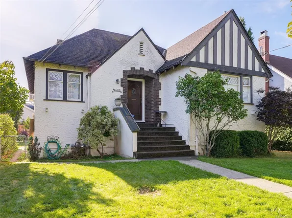2633 Orchard Ave, Oak Bay, BC V8S 3B2