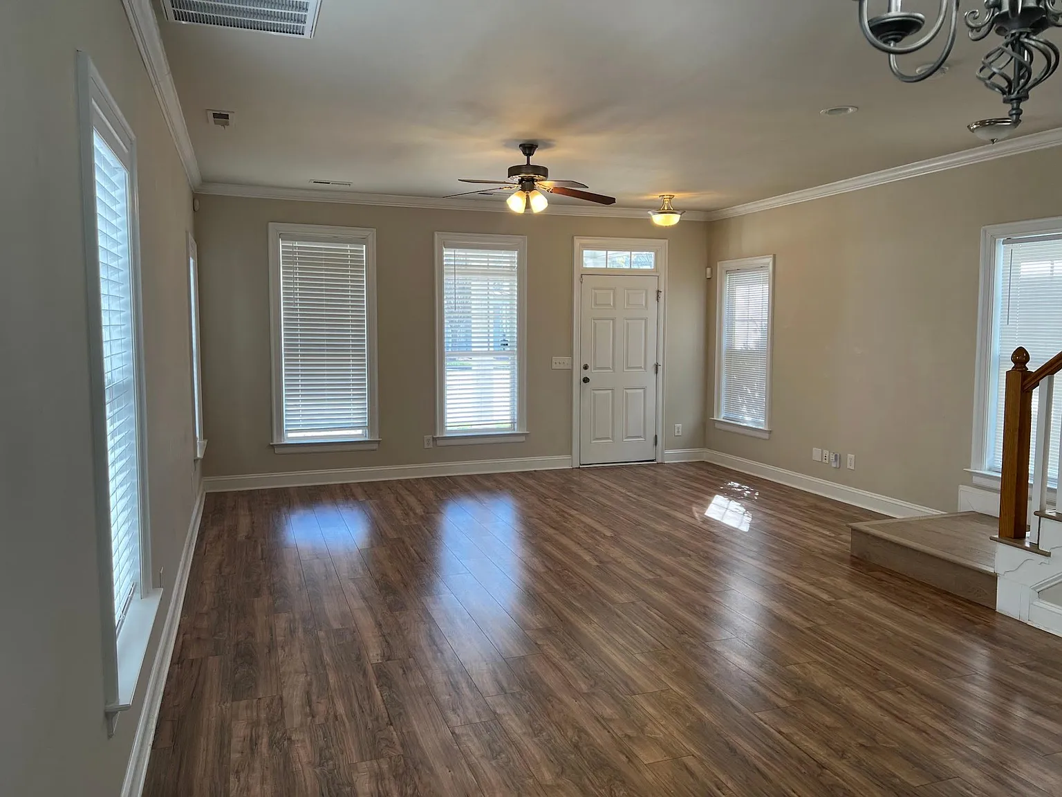 3 bed, 2.5 bath, 1619 sqft, $1,875 — Photo 4