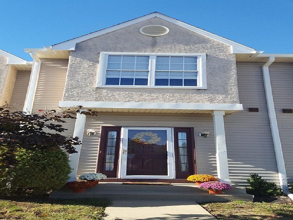 1st image of 23 Winterberry Ct