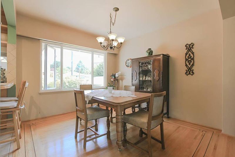 Burnaby House for rent - 3 Bedrooms — photo 3