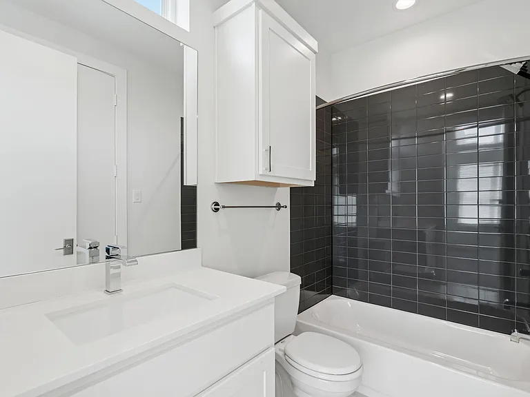 1518 N Carroll Ave — Photo 25