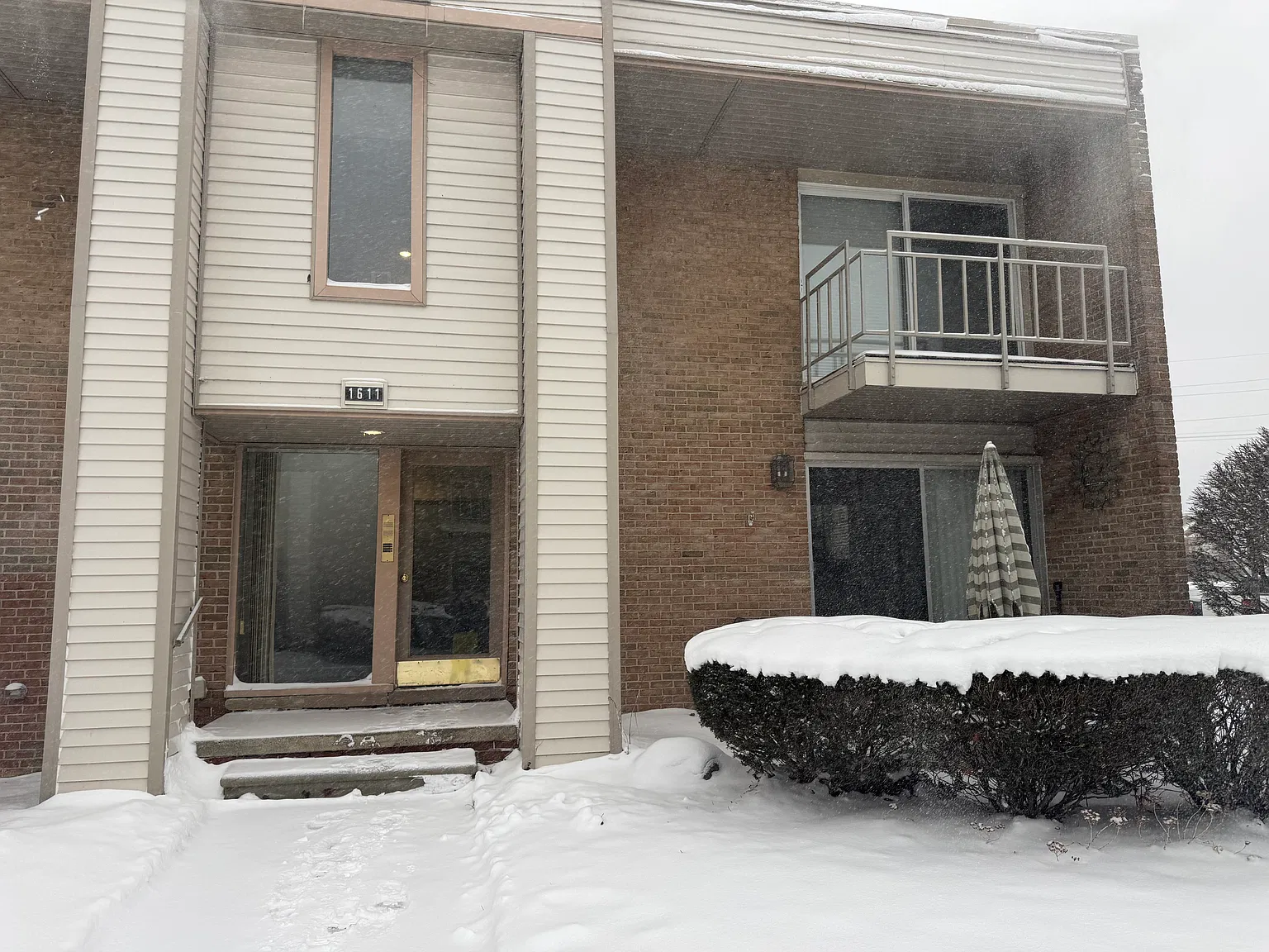 2 bed, 830 sqft, $1,500 — Photo 1
