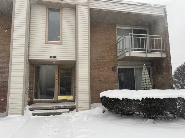 1611 Cass Lake Rd, Keego Harbor, MI