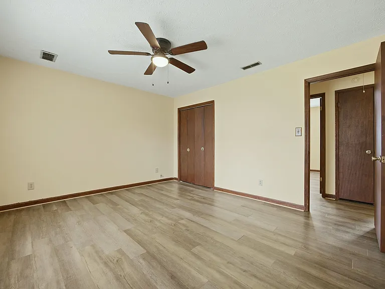 1701 Rose Garden Ln — Photo 11
