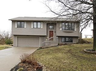 1800 Lynncrest Dr, Coralville, IA 52241