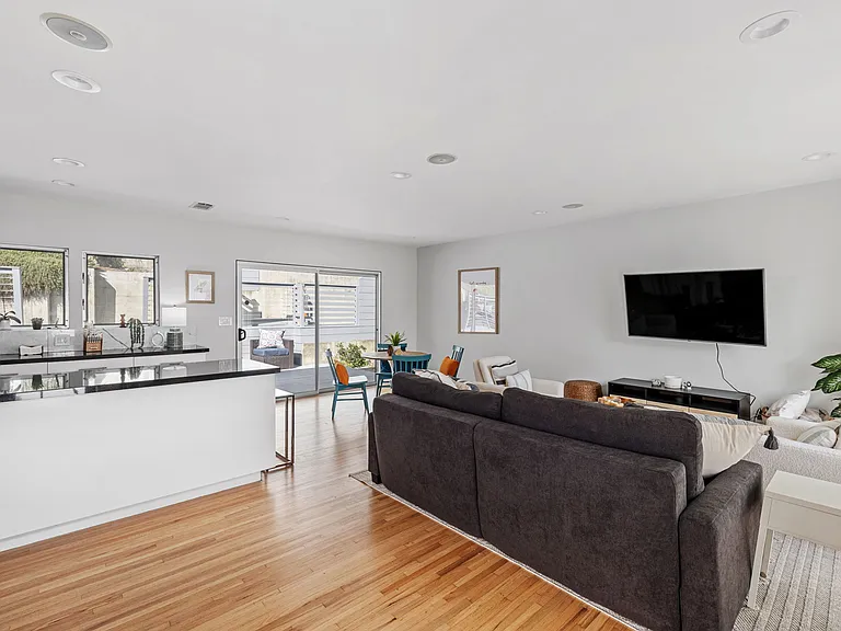 7103 Earldom Ave — Photo 8