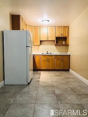 5th image of 3100 Taraval St #1