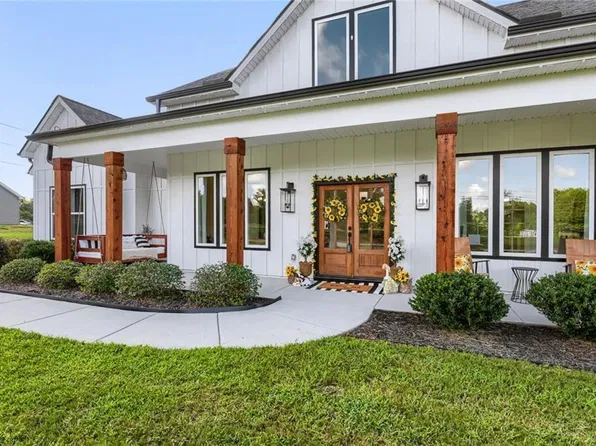 1225 Rocky Creek Rd, Locust Grove, GA 30248