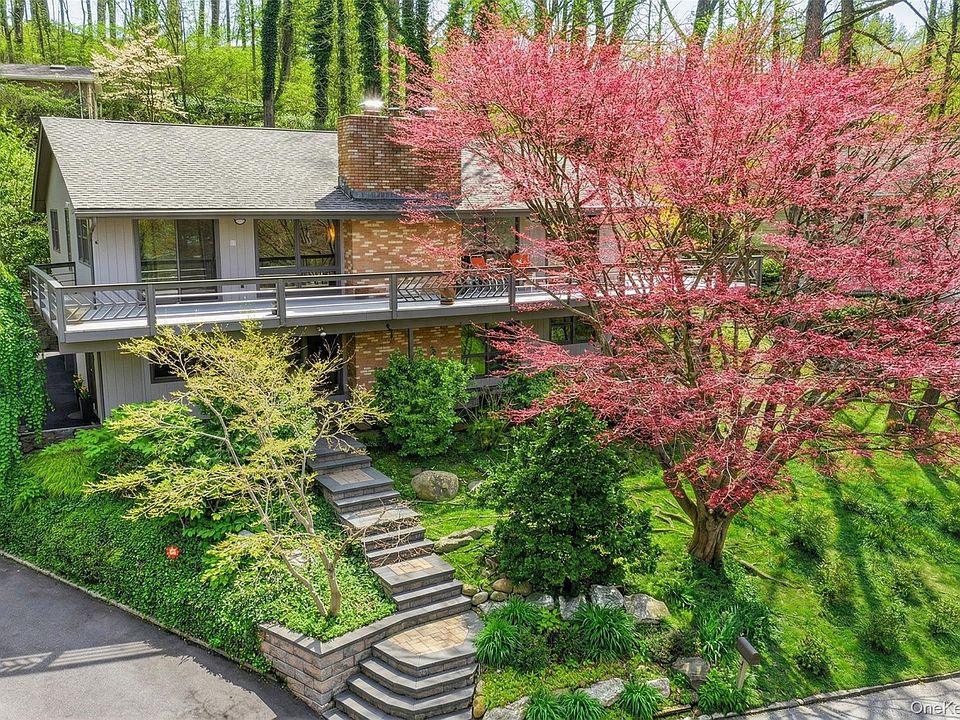 1st image of 6 Laurel Way