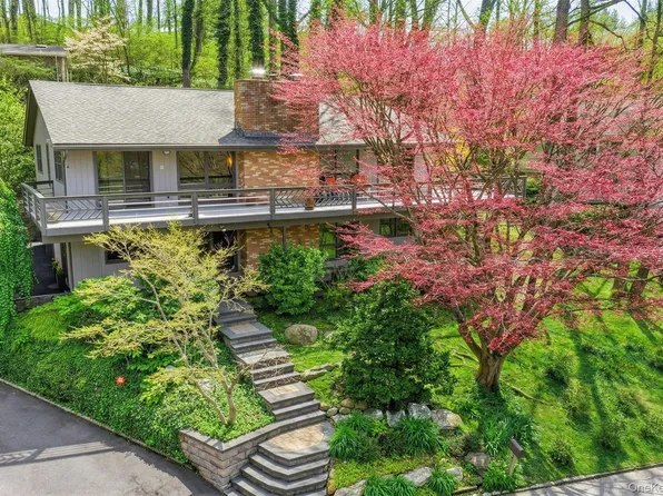 6 Laurel Way, Sea Cliff, NY 11579