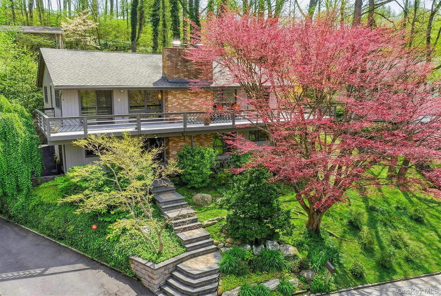 6 Laurel Way photo 1